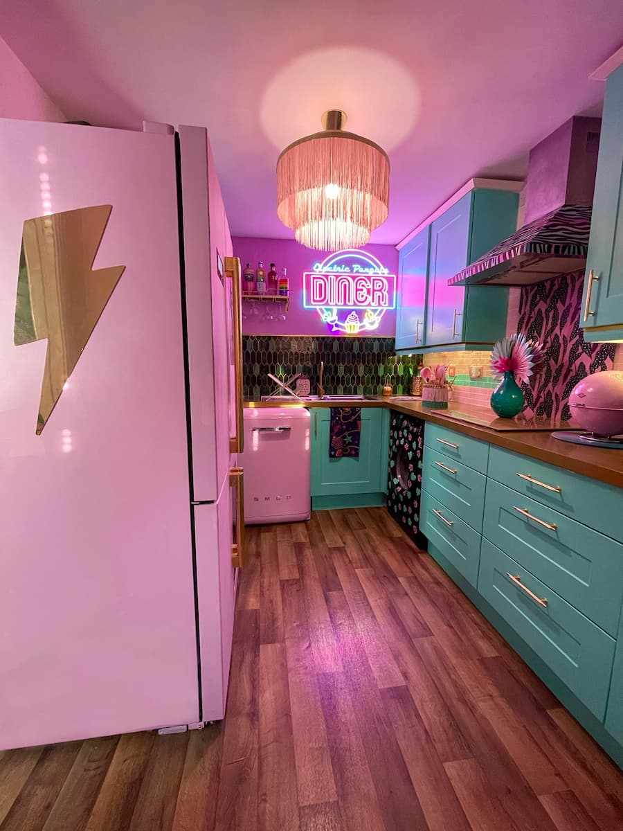 Bright pink and turquoise kitchen